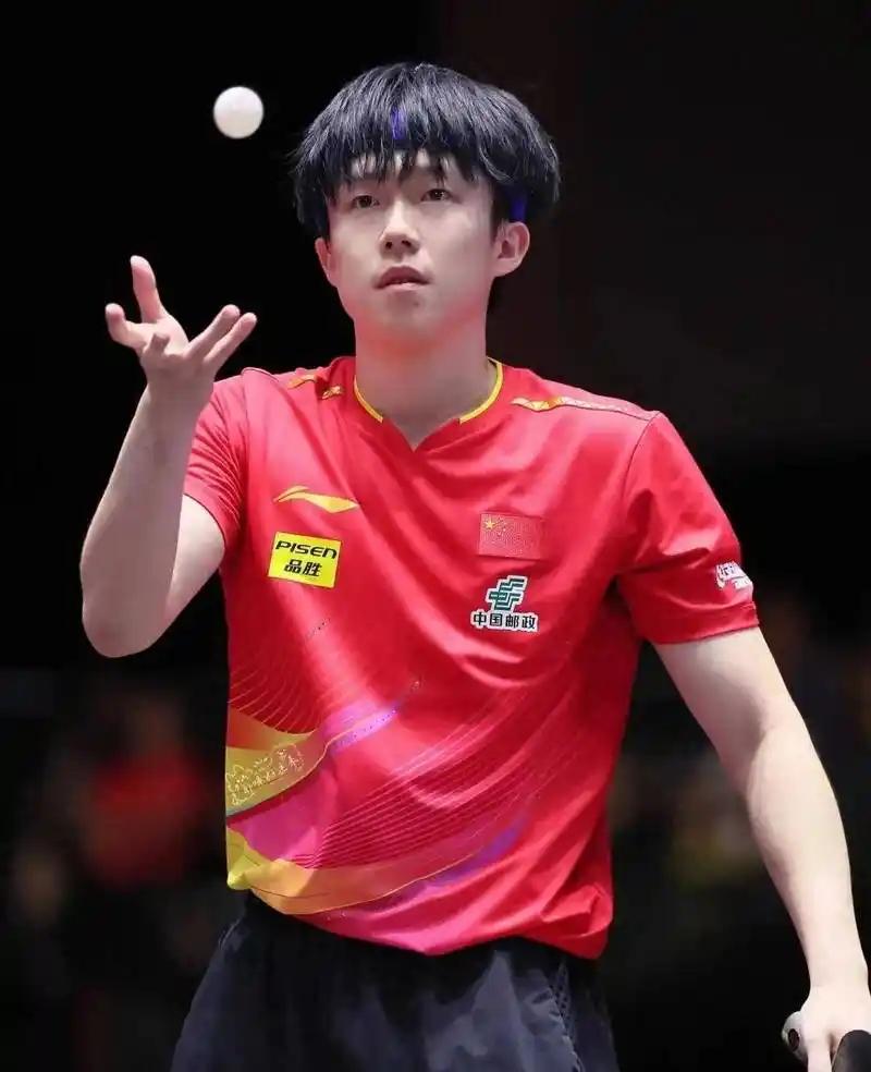 澳门世界杯抽签炸裂，国乒男队5人4个下下签，王楚钦压力巨大。外行人只看到抽签