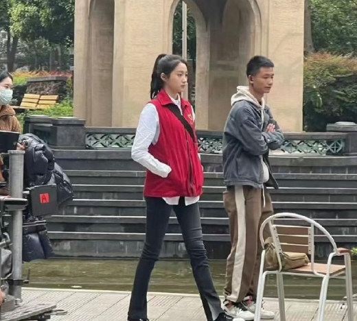 关晓彤这个裤子但凡是换个人穿，我都觉得是灾难​​​