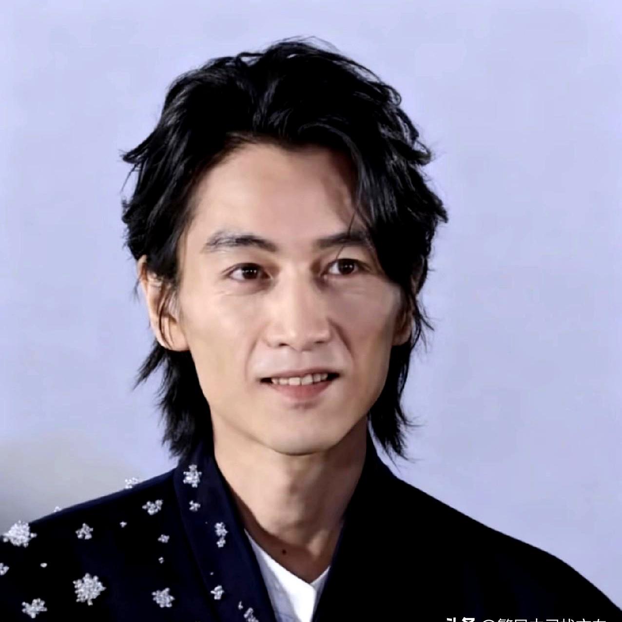 陈晓啊陈晓，不行的话你就不要露面了，我实在看不下去了。陈晓在三里屯《大生