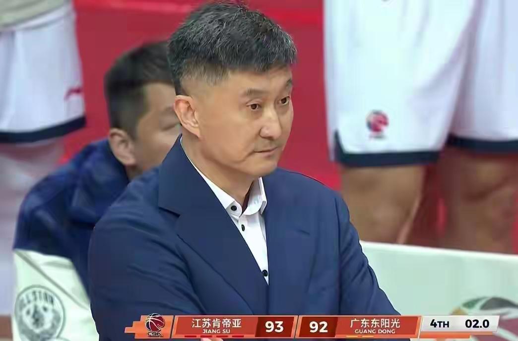 杜锋这是怎么了？广东男篮包括大老板，赞助商，总经理和主教练，在赛季初都说本赛季广