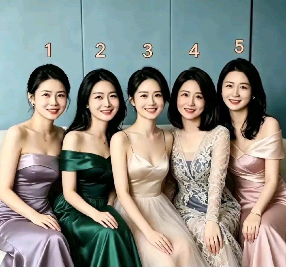职场的5位美女，我能看出来3号最开心，笑的最甜，气质最好，她可能最幸福。