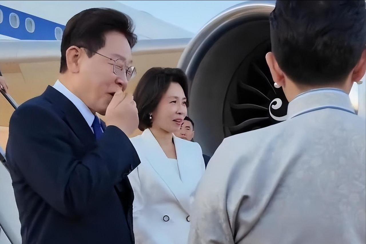 韩国这次真尴尬了！ 李在明跑去蒙古国签大单，想用基建换稀土，彻底绕开中国。结