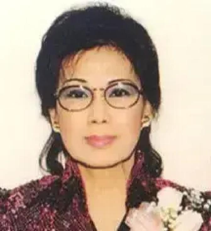 冯坚妮（1938年-2025年8月），女，汉族，祖籍广东省鹤山市古劳镇上升冯起凤村。是全国政协原副主