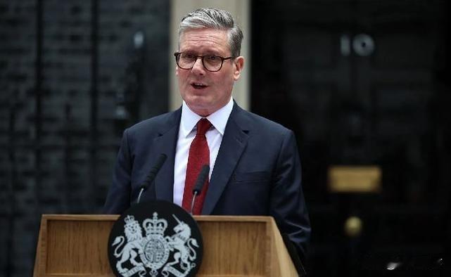 英国下场了？英首相斯塔默强硬表态：乌克兰主权不容谈判，英国人和俄国人有世仇，自己