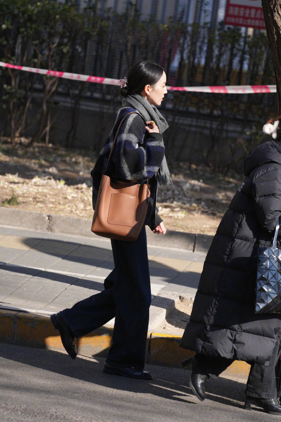 张钧甯下颌线从骨相到体态，张钧甯都在诠释“精致”二字。这下颌线不仅美，更是常