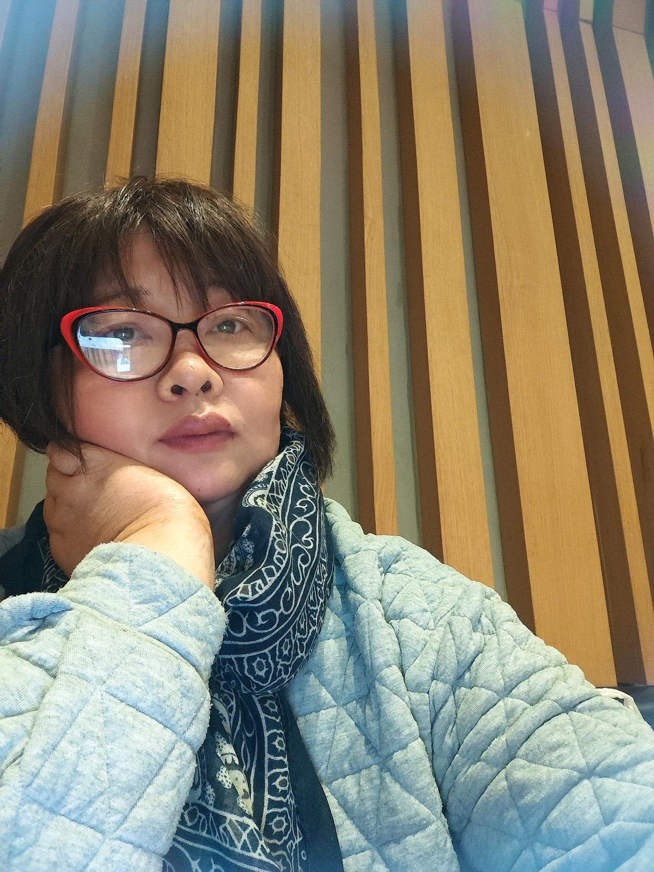 六十岁以前的我，在生活中常常为了所谓更好的生活拼命的努力地追求着，把自己努力的像