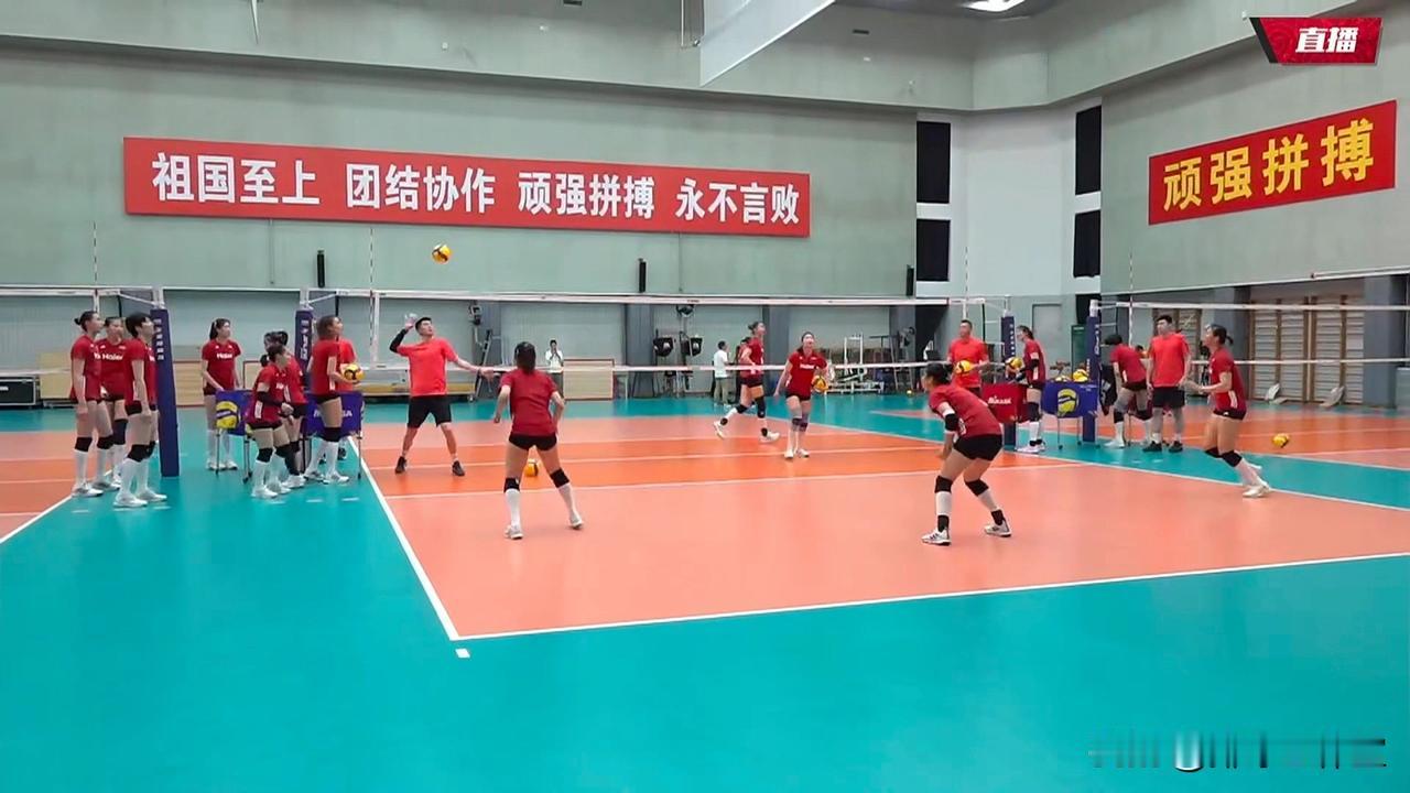 李盈莹、王媛媛回归中国女排随着李盈莹、王媛媛、龚翔宇的加入，中国女排20人集