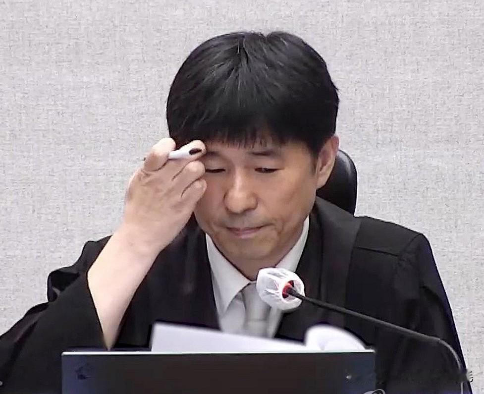 17日，韩国司法界消息，主审尹锡悦内乱案一审的韩国首尔中央地方法院部长法官池圭渊