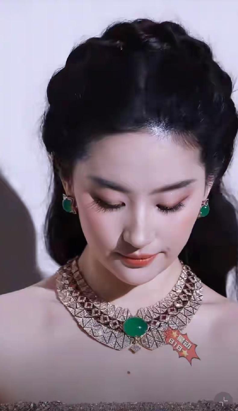 娱乐圈论美貌和气质，还得是刘亦菲！宝格丽在上海举办珠宝晚宴，刘品牌全球代言人