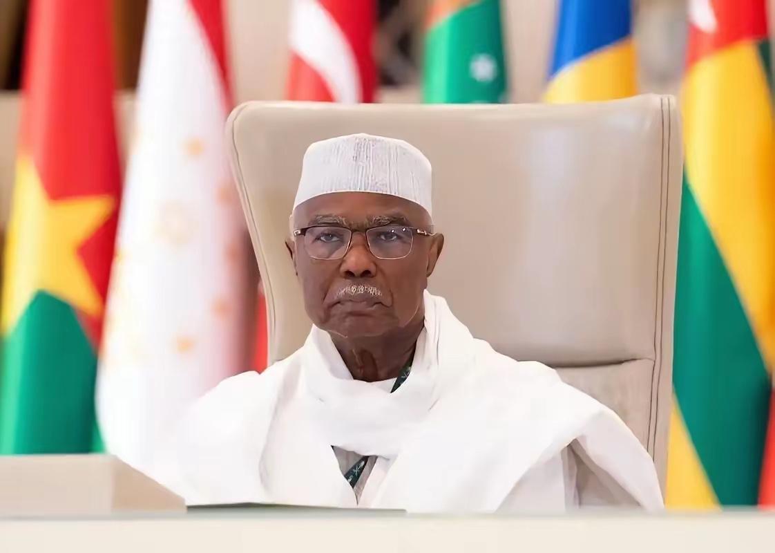 中国外交部正式宣布，美国舰队压境波斯湾，伊朗硬气反击，中国直接站出来撑伊斯兰