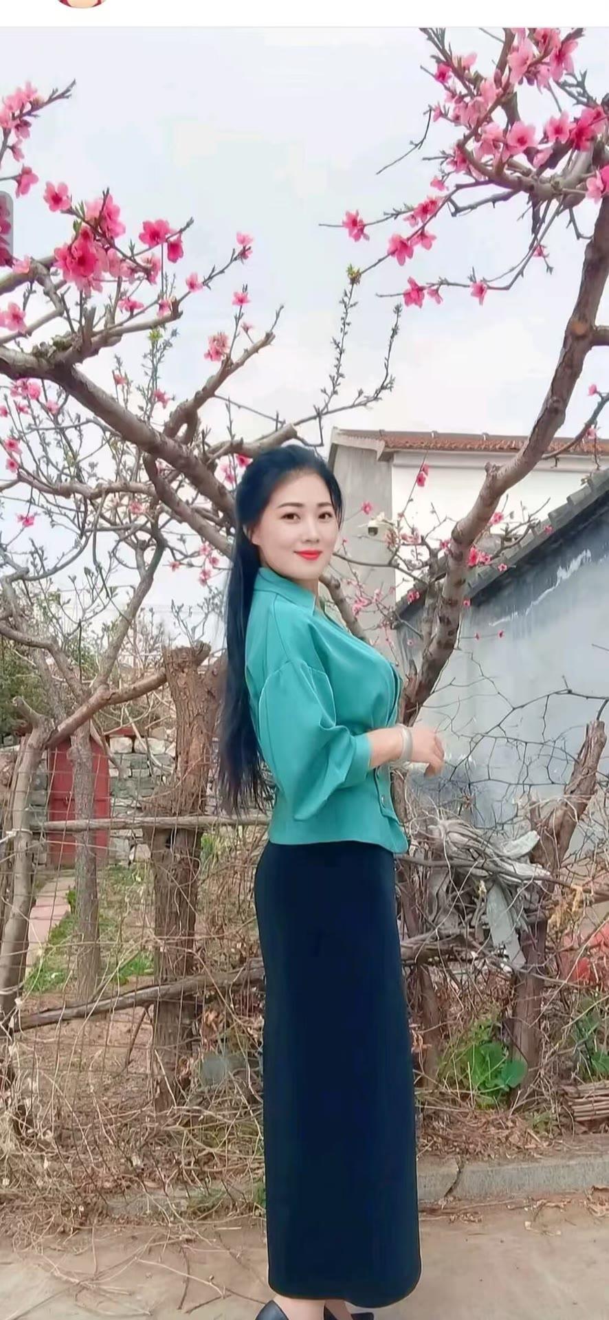 清晨的阳光洒在脸上，提醒我新的一天开始。无论昨天如何，今天都要继续努力。