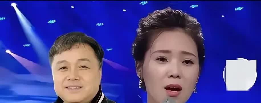 获奖感言上说：她的师傅是她母亲，秦望东，刀郎都没有份，怎么又昌出了一个年迈的老师