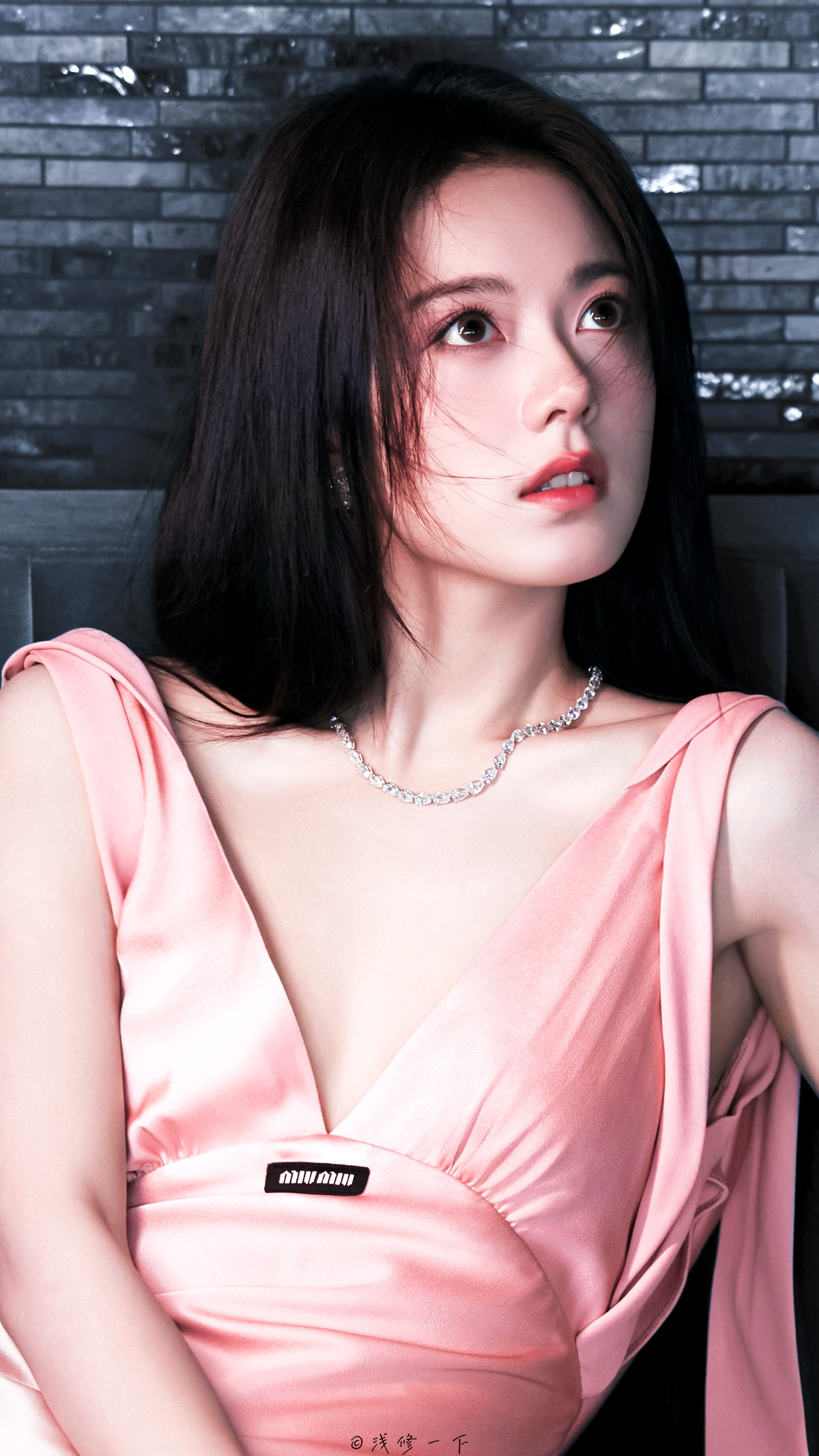赵今麦粉色露背长裙赵今麦时尚芭莎内场合辑麦麦状态真的超好🌾​​​