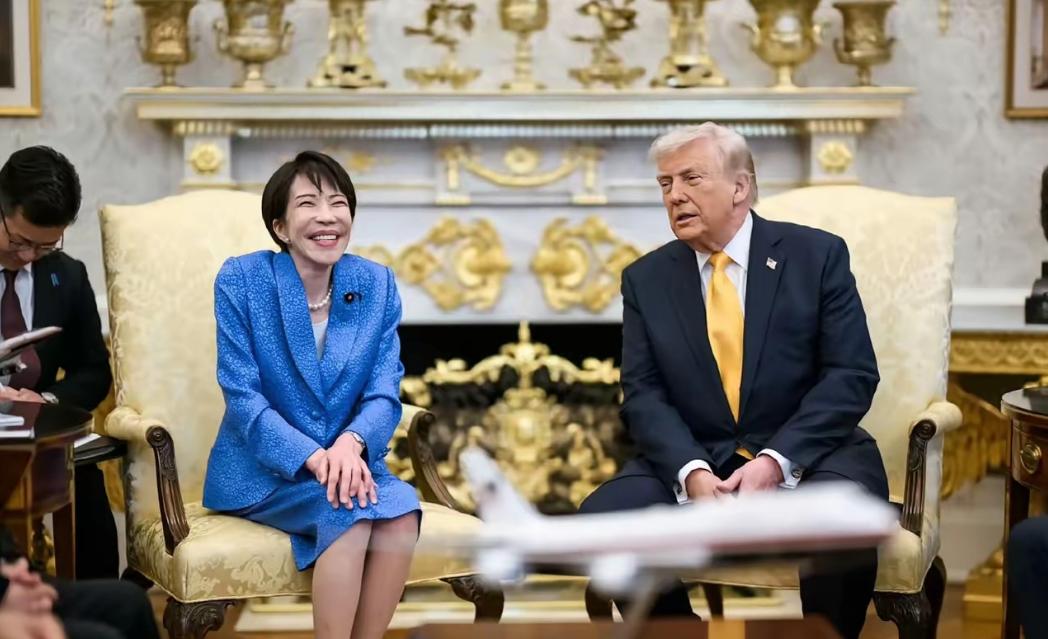 这才叫高明的博弈。白宫放出高市早苗这些照片，根本不可能是审核人员疏忽。这种级