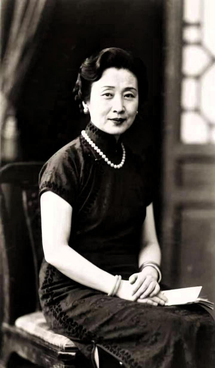 宋美龄106岁长寿真相曝光，并非世人所说的靠富贵养命这么简单。她88岁确诊乳