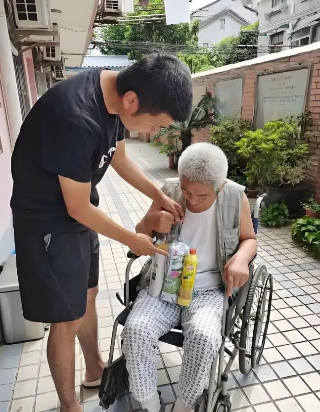 “好人有好报！”北京，一位残疾独居老人去世之后，留下了一笔遗产，按照法律，有继承