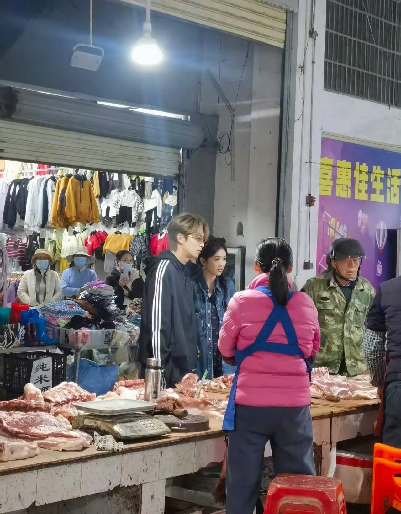 王鹤棣白鹿买菜路透王鹤棣白鹿录制《亲爱的客栈》买菜路透，啊啊啊啊啊啊啊这个综艺就