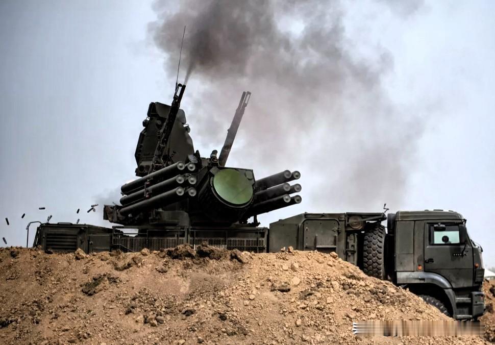 【乌军昨夜攻击俄罗斯能源设施】11月3日23:30至4日凌晨，乌军使用