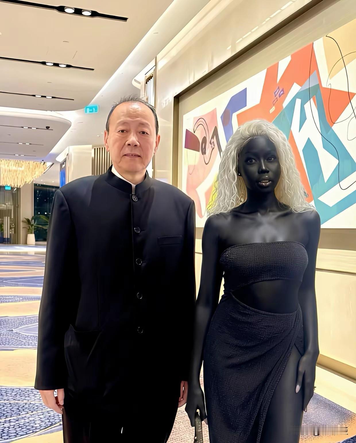 学好外语真的很重要，“陈院长”变了，上次找乌克兰小姐姐学外语，这次找了超级黑珍珠