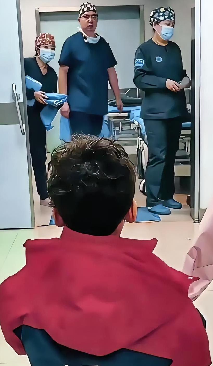 手术室门开的瞬间，医护泪崩：3岁娃捧花等妈妈，却是最后一次相见沈阳一家医院