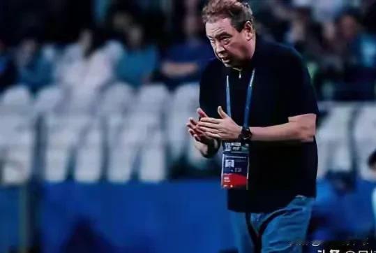 斯卢茨基彻底怒了，不仅仅是申花连续两年亚军，更重要的是——1.新赛季还没开始