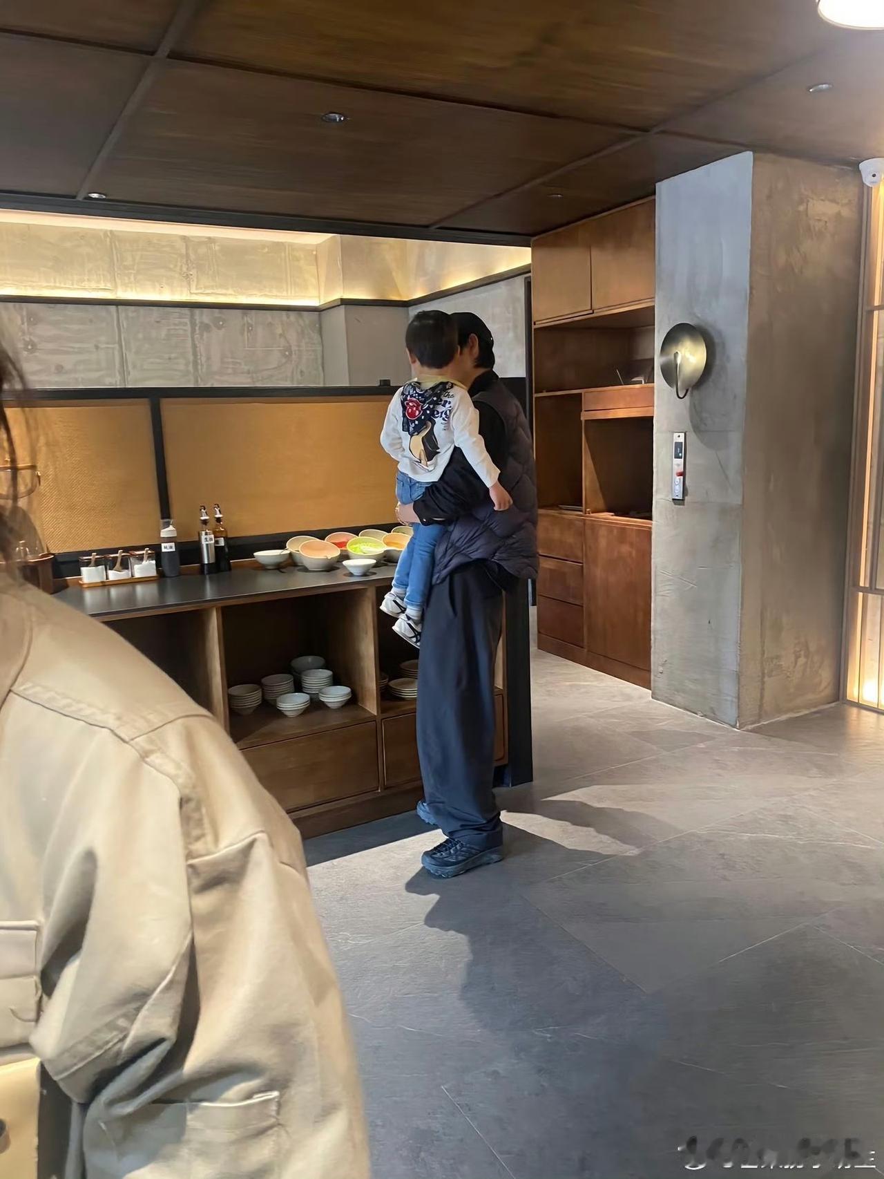 魏晨你可以不温不火，也可以结婚生子，但是你不可以上岸先斩意中人。这说的就是魏晨