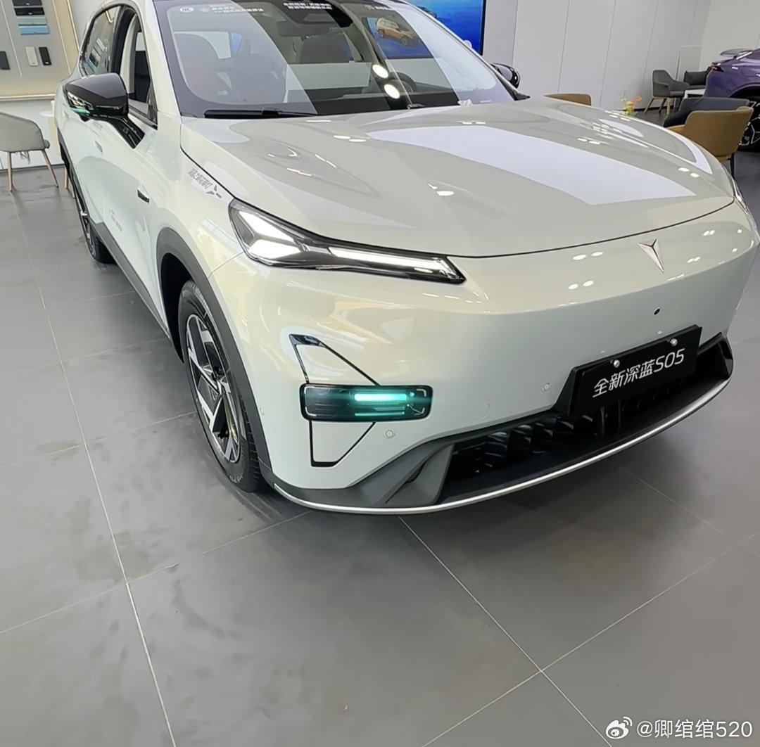 提车五天，非激光版，交个真实的选买作业。先说选车。元PLUS稳，但对我来说太平了；埃安V空间大，但车