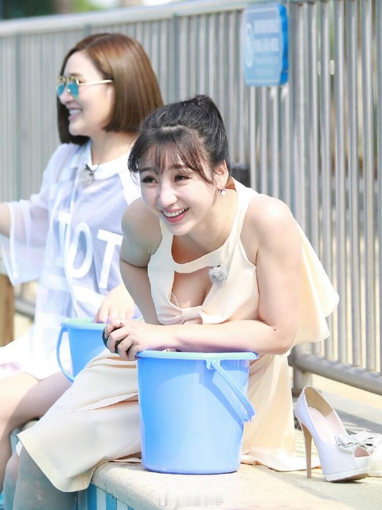 柳岩《女神的选择》综艺剧照