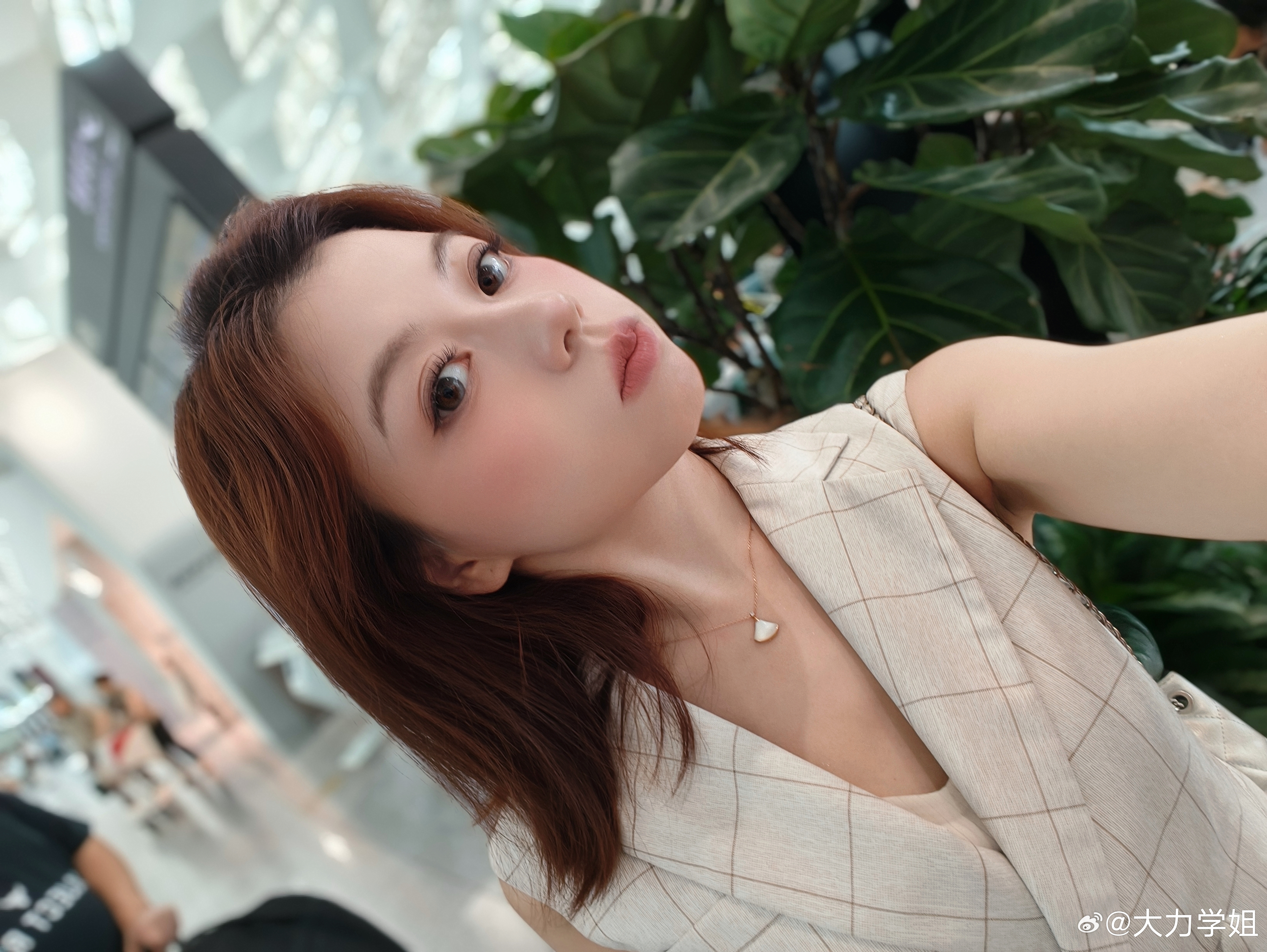 需要两根牙签把眼皮子撑起来[笑着哭]​​​
