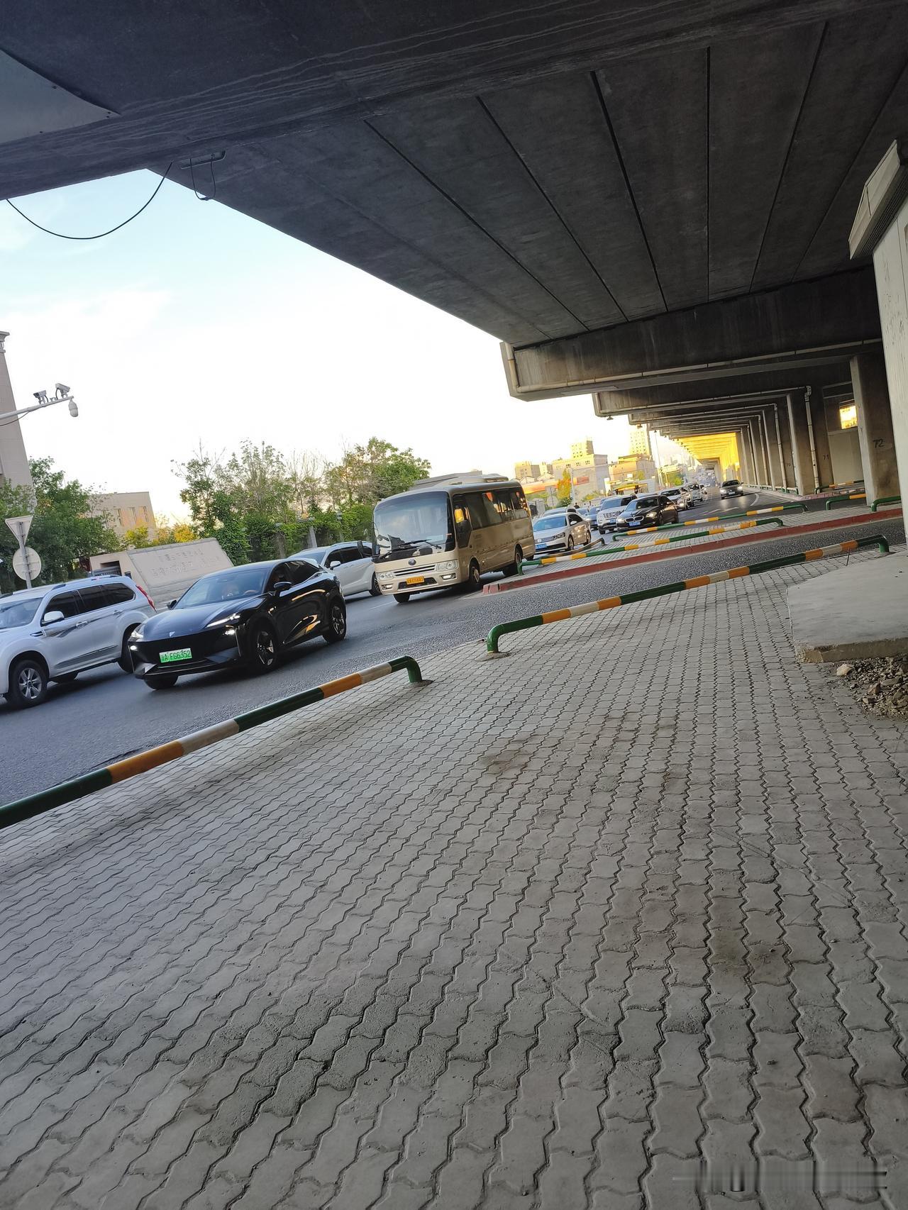 乌鲁木齐驾驶员的素质现在都这么高了吗？昨天下午下班后，我又没忍住，约上朋友去