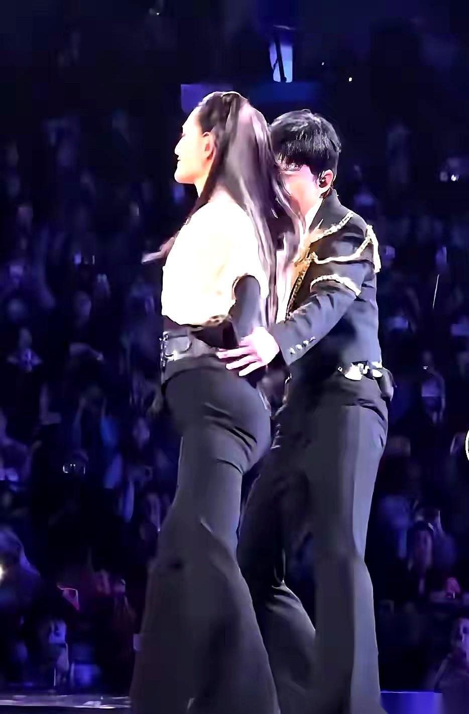 人家生了三个娃，怎么还有人死死盯着人家的身材看啊？说真的，我刷到的时候都愣了一