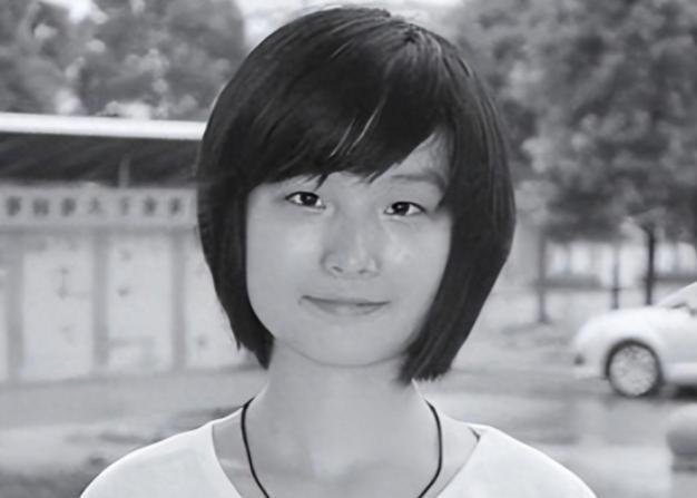 “你们不配做我的父母！”1999年，湖北文科女状元戴柳考了687分，本该上北大，
