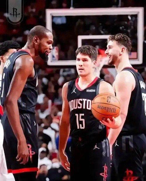 火箭的机会来了！最近西部乱了套：雷霆同时伤了了杰威和阿贾米切尔，