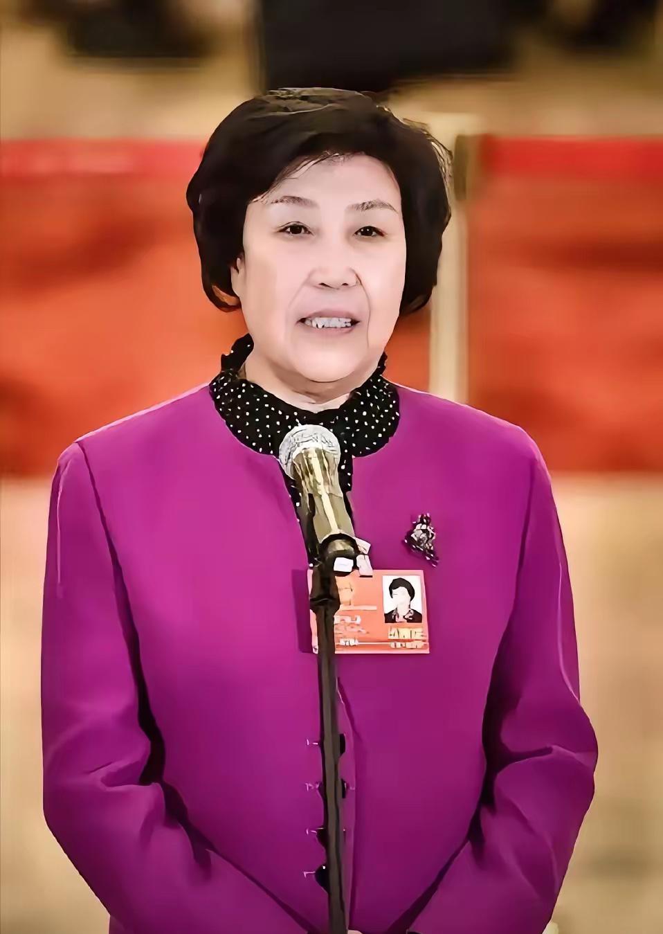 看到郭凤莲为老农民养老发话，作为一个农民的后代还是很感激的。郭凤莲今年79岁，按