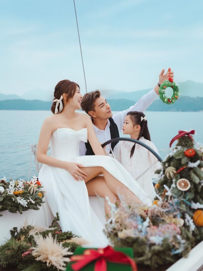 圣诞节🎄陈展鹏一家三口📷