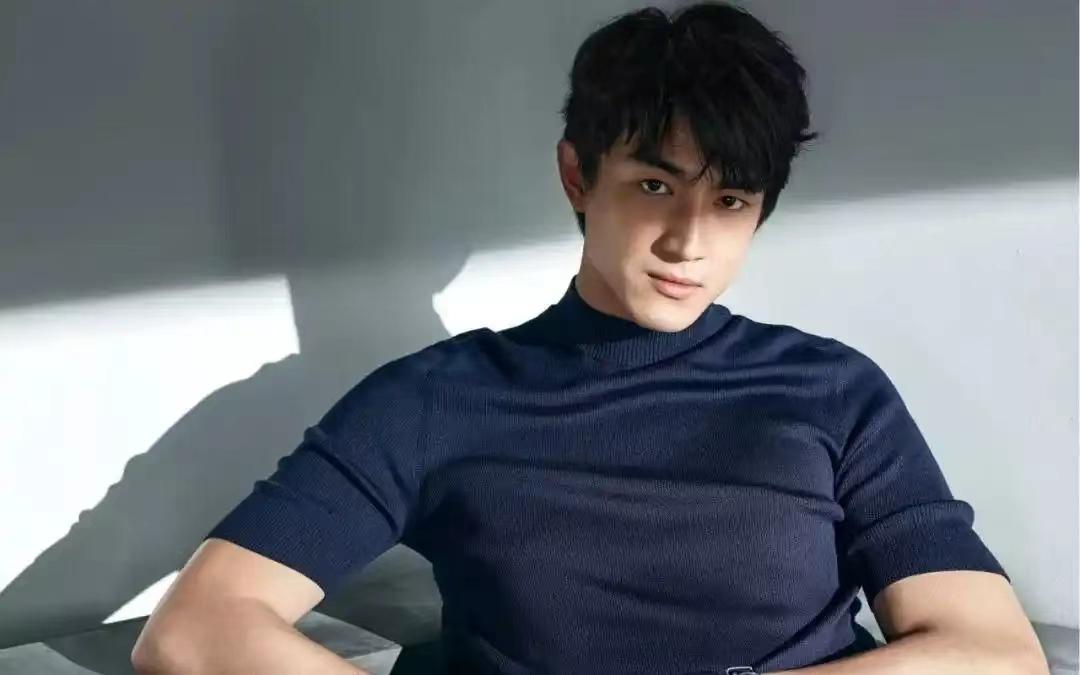 一个男人接近女人的目的，从根本上说，就两个字：过瘾。要么过眼瘾，过眼瘾就是看