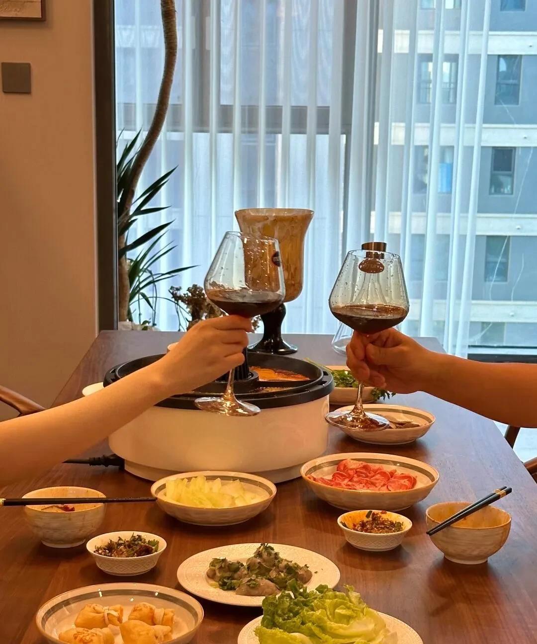 我刚生孩子的时候，公公婆婆要让孩子跟我的姓，我和我爸妈都没同意，我爸说孩子应该要