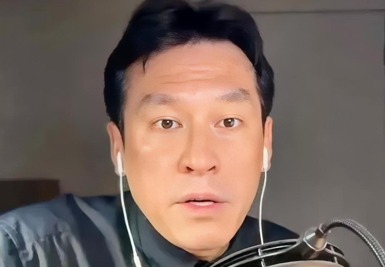 台湾媒体人黄暐瀚8月10日在节目中公开表示希望两岸对等，还叫嚣称，“如果国民党要
