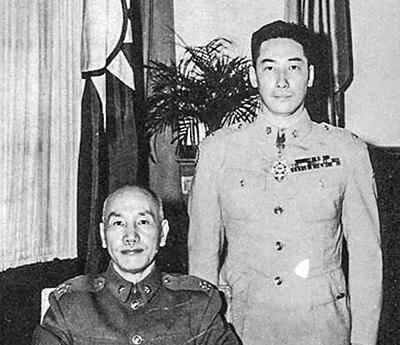 1941年5月，蒋纬国被胡宗南派到第一师当排长，地点在赤水。接到命令后，蒋纬国就