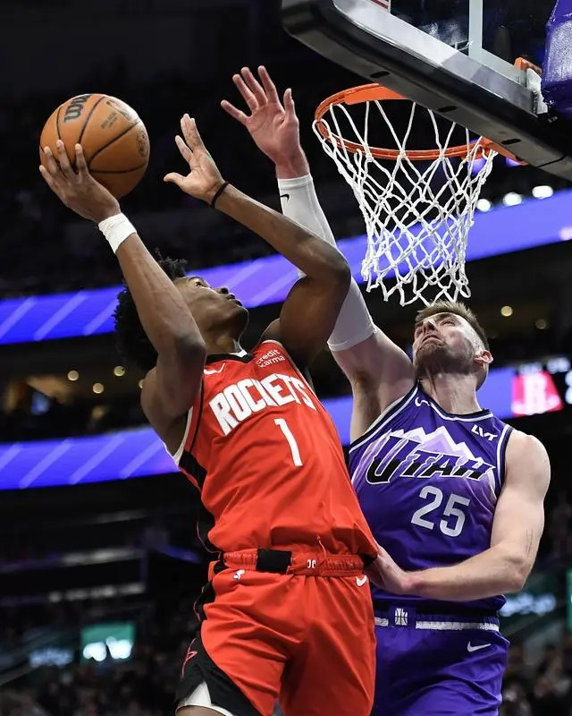 在前NBA全明星阿里纳斯看来，火箭队就不应该在今年夏天以一份两年5000万的合同