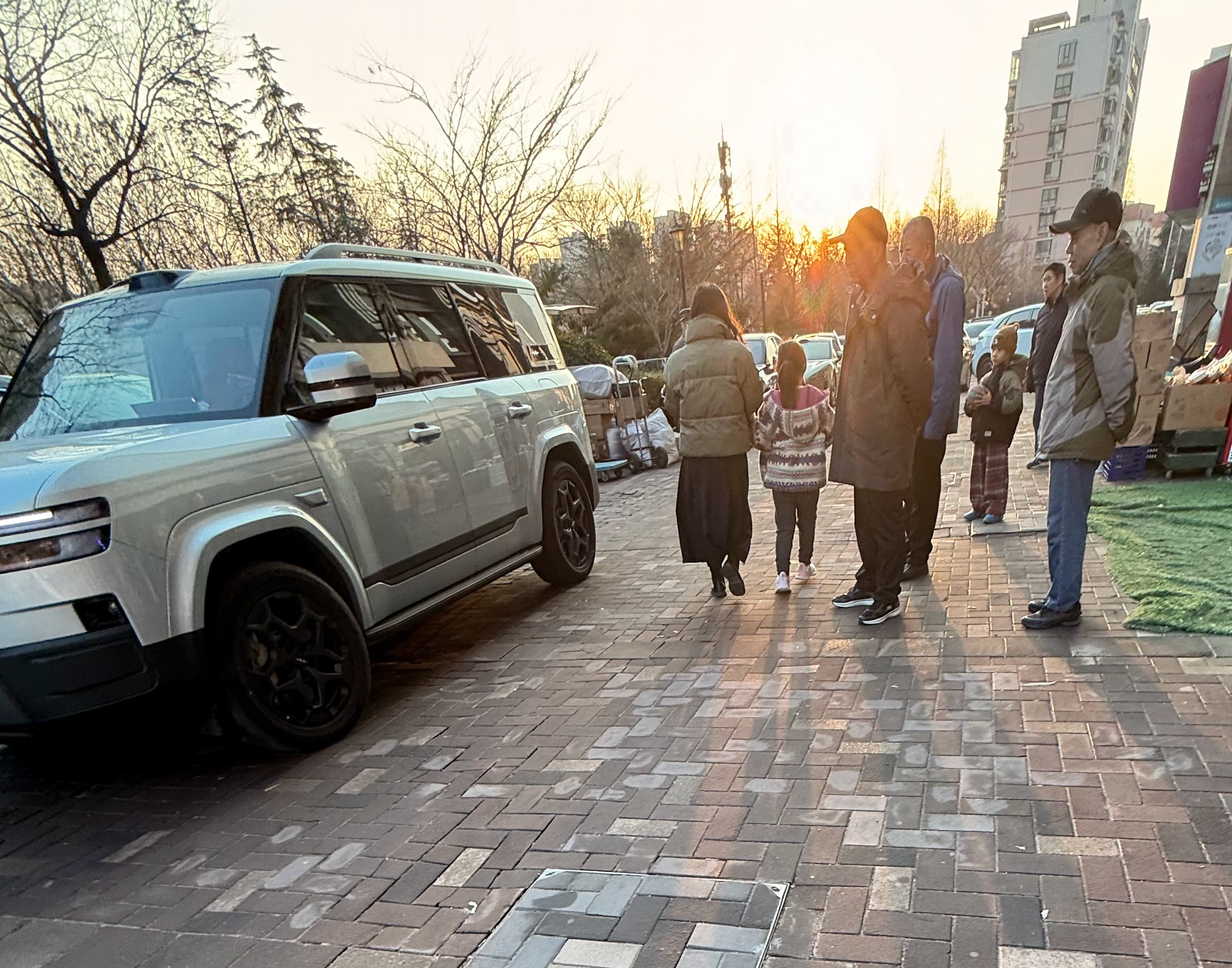 停车的时候，几个大爷围着你夸这车真帅，什么含金量不用我多说了吧，方程豹大哥下来开