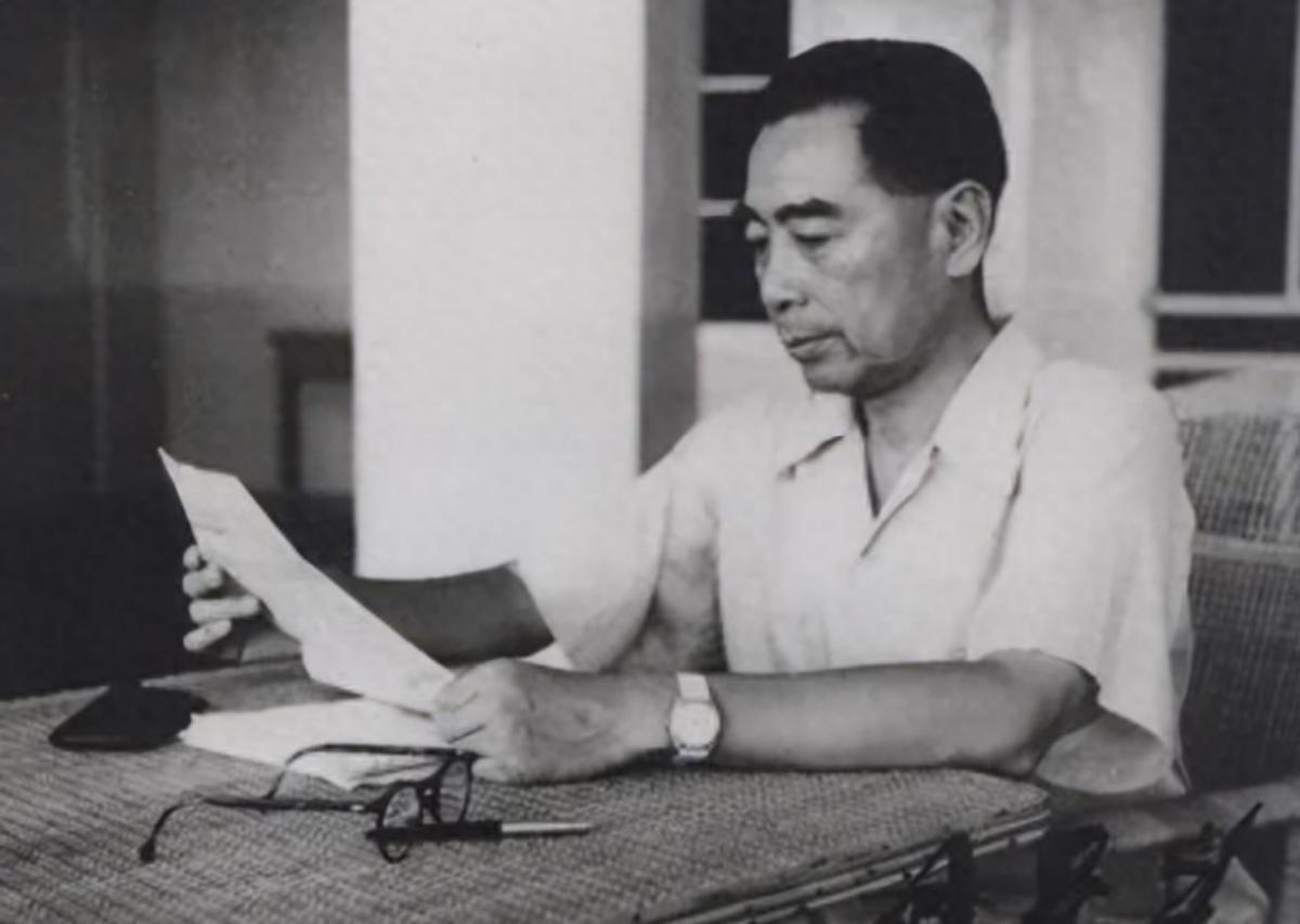 1959年江西省长乘周总理专车到中南海，毛主席看到他后高喊：大哥此人党内地位极