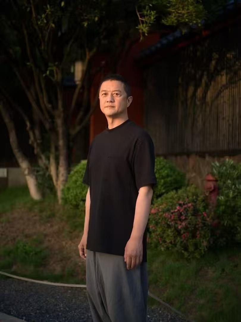 李亚鹏啊李亚鹏，真心劝你别太实诚。你直播卖茶关了打赏，说不喝茶的别买，怕