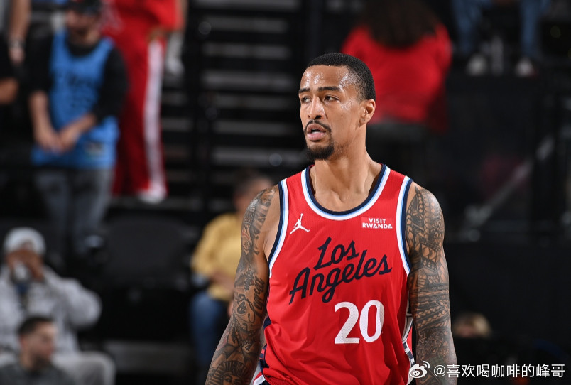 NBA常规赛，快船109-118不敌国王。赛后快船球员科林斯接受了记者的采访。谈