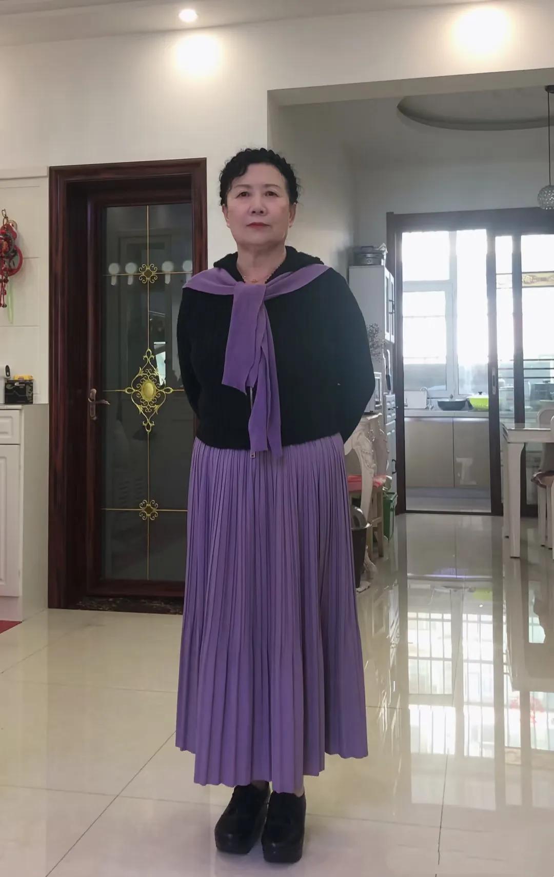 60➕妈妈，女儿给搭配了三套衣服，总觉得哪里怪怪的？大家帮忙看一下，衣服短外