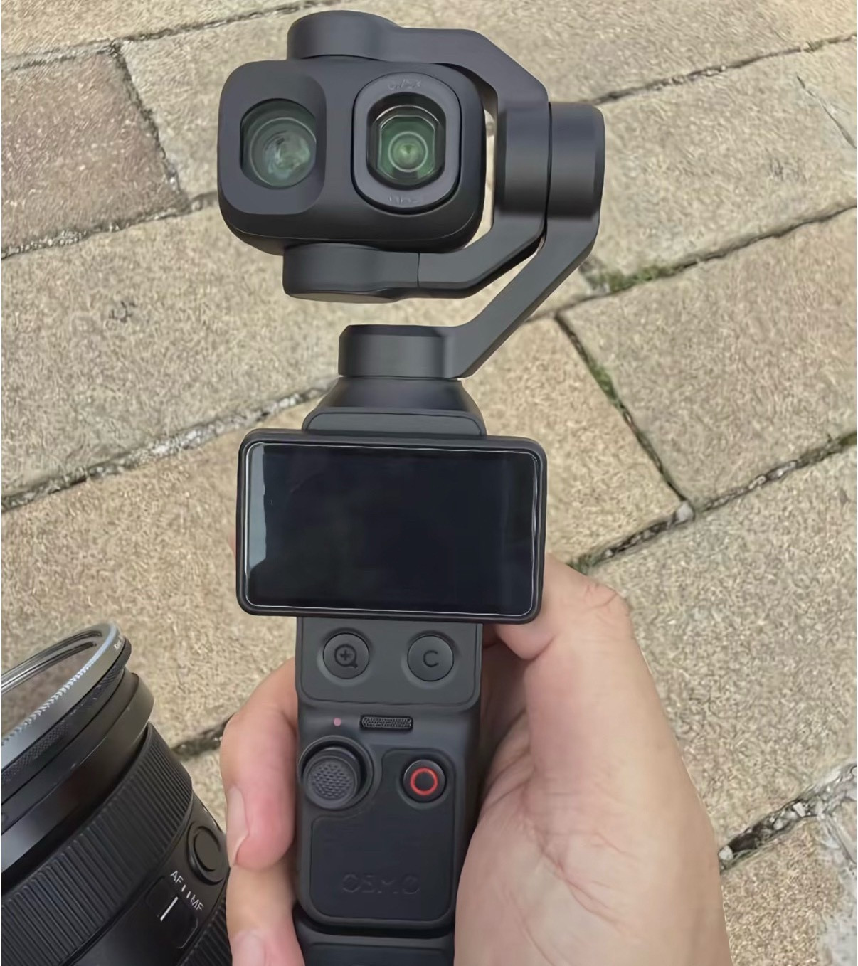 大疆pocket4p镜头配置：广角镜头：1倍，极限光线下画质优势明显长焦镜头：