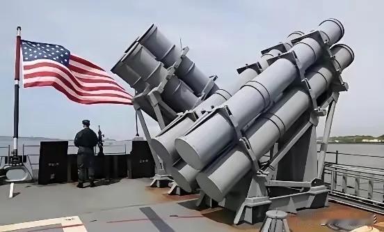 美国打中国，能用关岛的B-2、韩国的萨德、日本的宙斯盾，常规武器全覆盖；中国打美