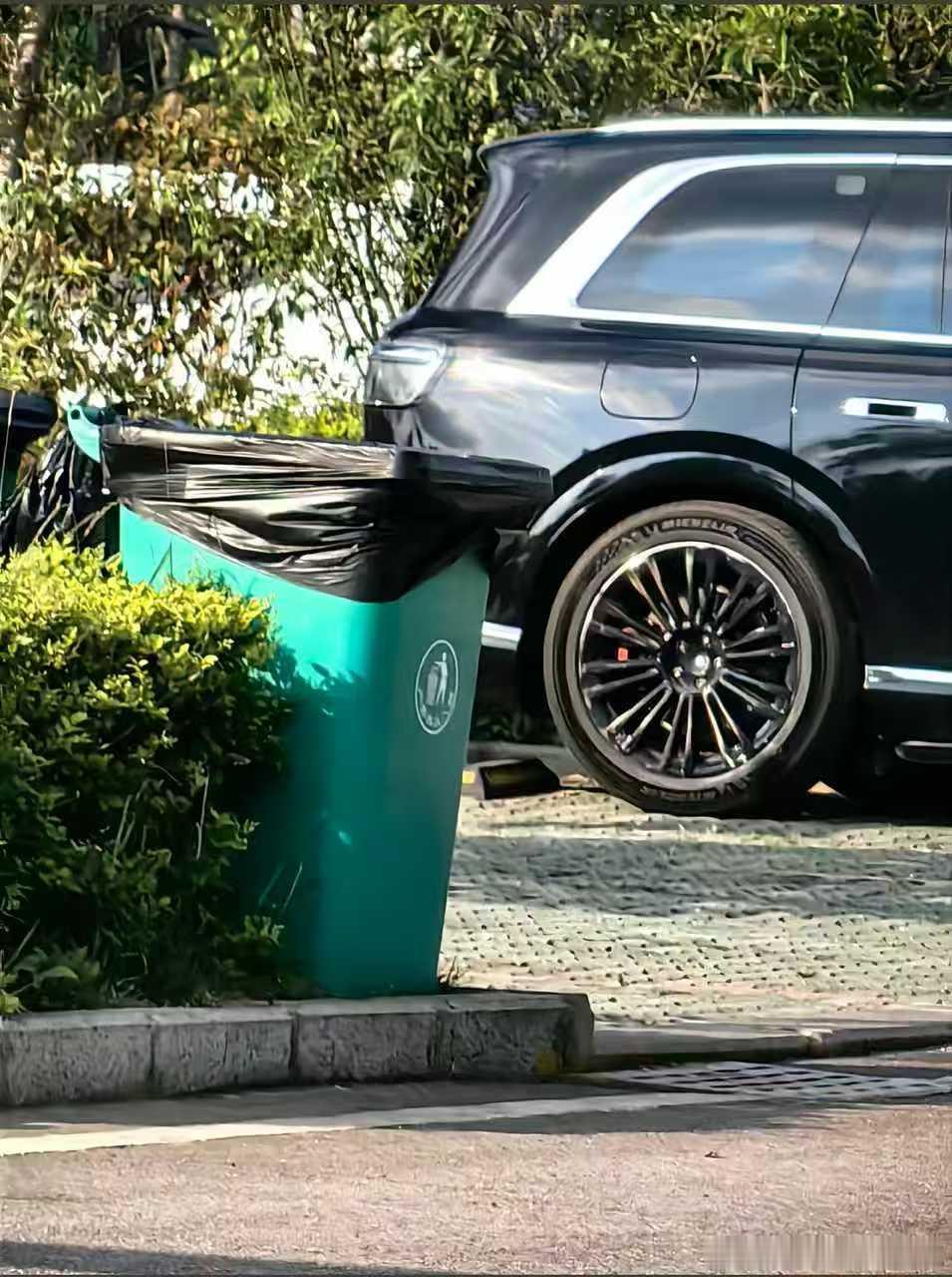 这个轮毂确实不错问界m9