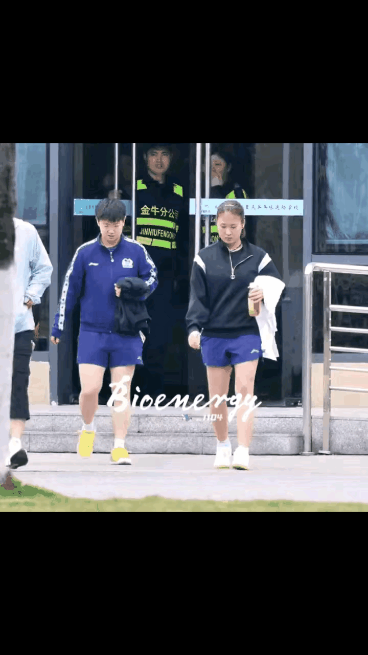 邱贻可终于露面了，一见面莎莎就没好气的拉着脸，开始数落起了coco，身为主