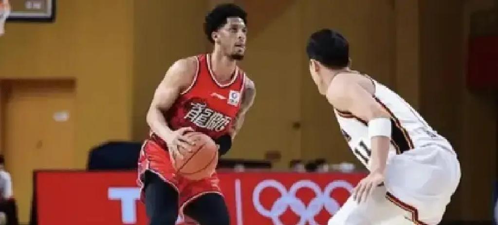 新疆球迷哭晕！广州捡漏神操作威金顿在新疆打15场就被裁，场均18分看着还行